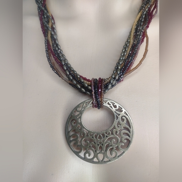 Women's beaded pendant necklace - Picture 5 of 5